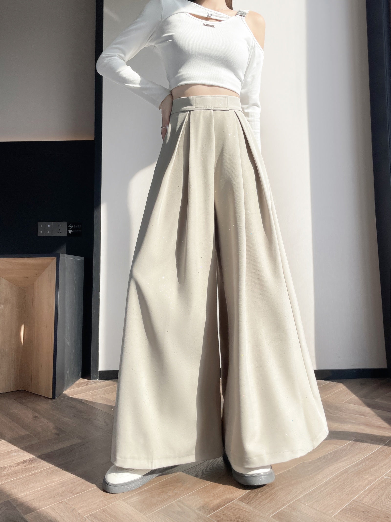 Wide-leg Trouser
