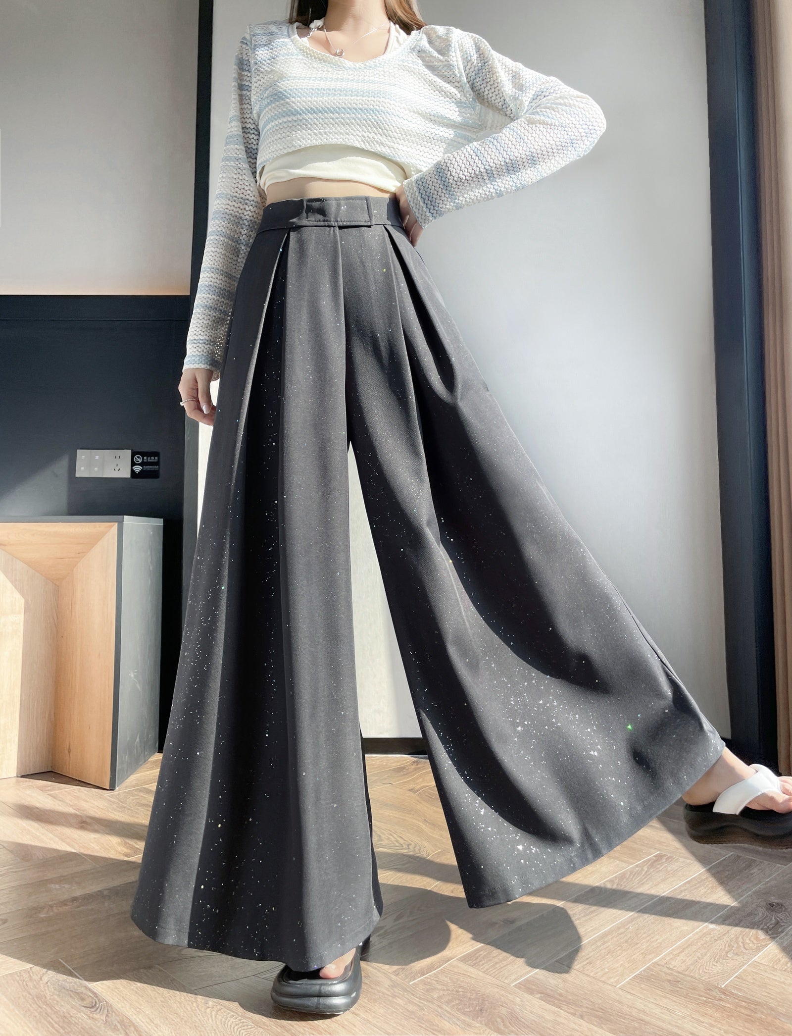 Wide-leg Trouser