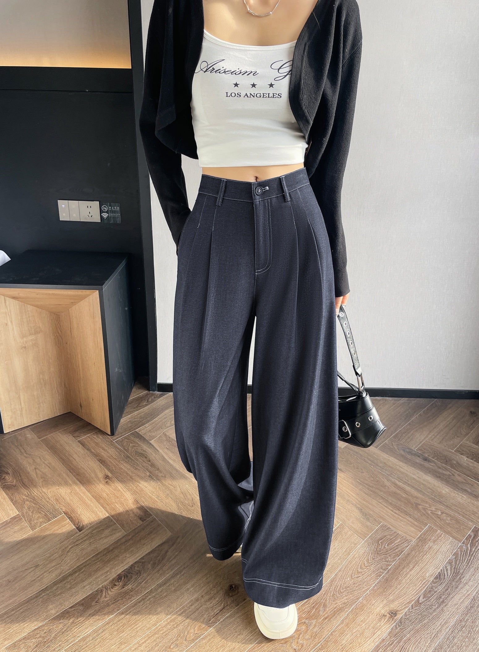 Wide-leg Pants