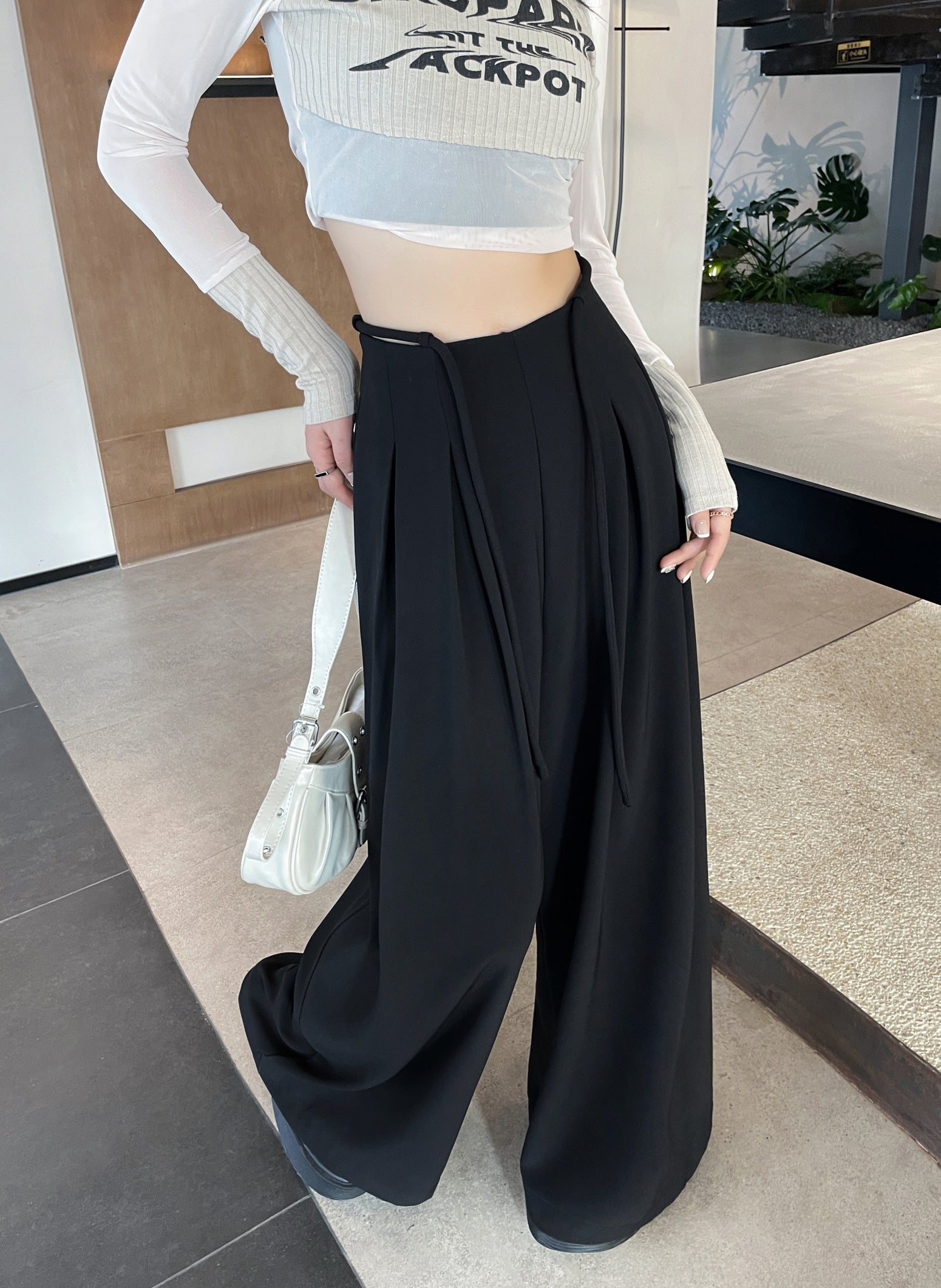 Wide-leg Trousers