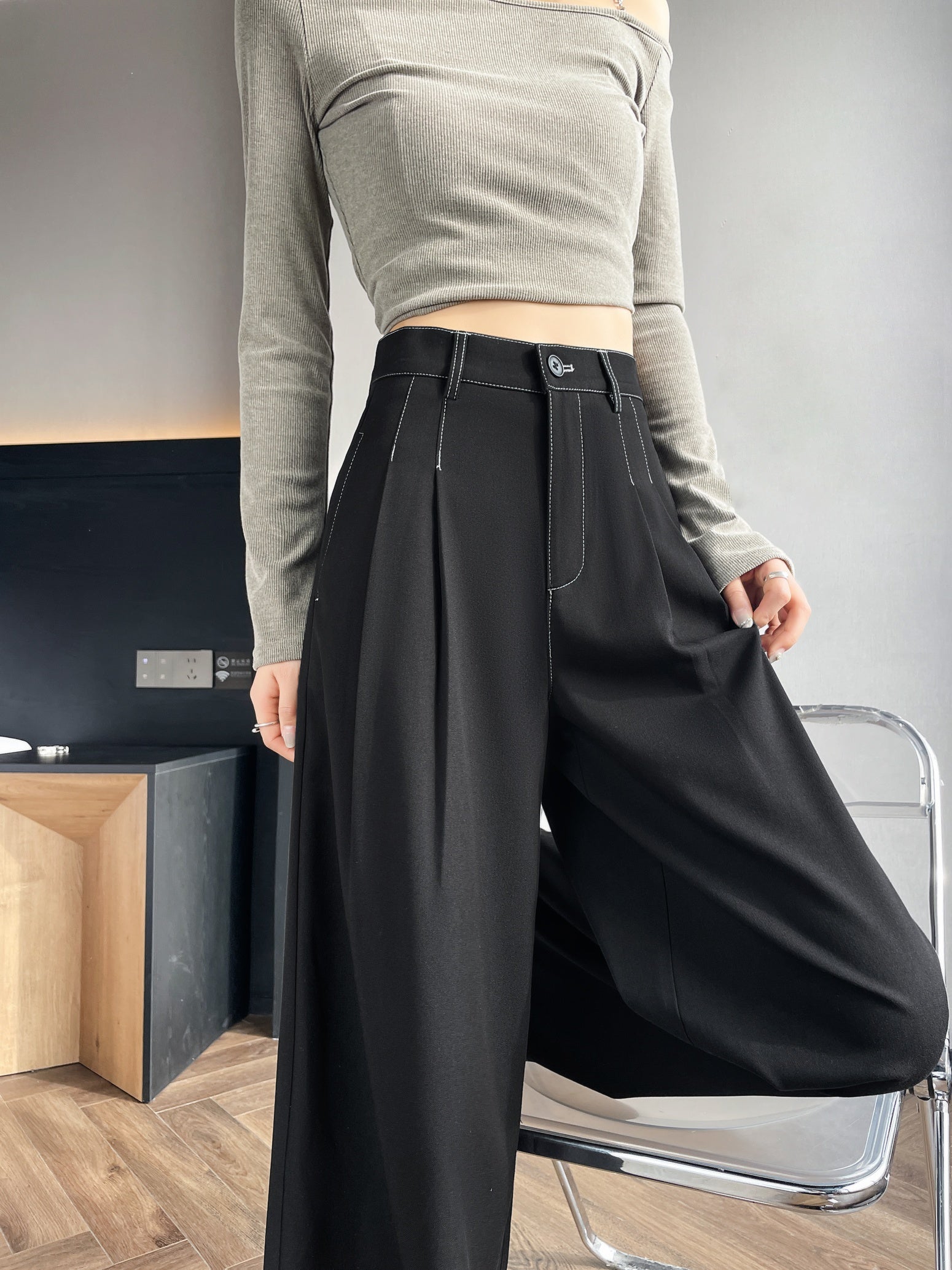 Wide-leg Pants