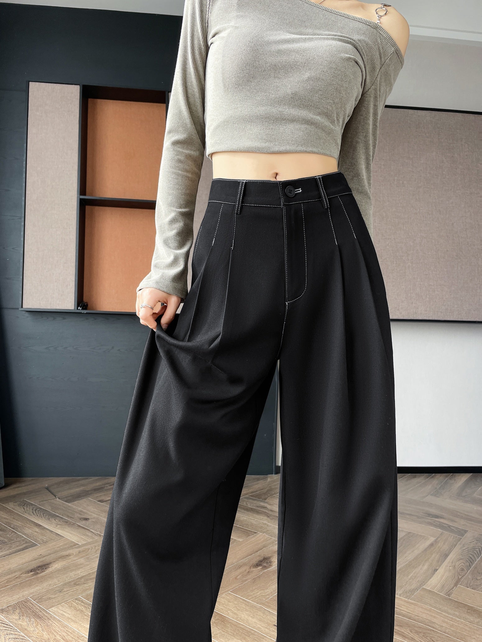 Wide-leg Trousers