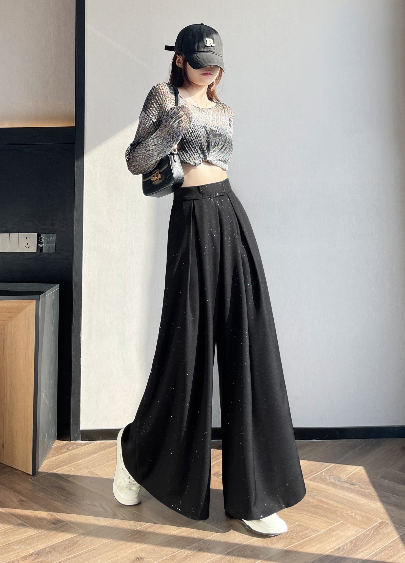 Wide-leg Trousers
