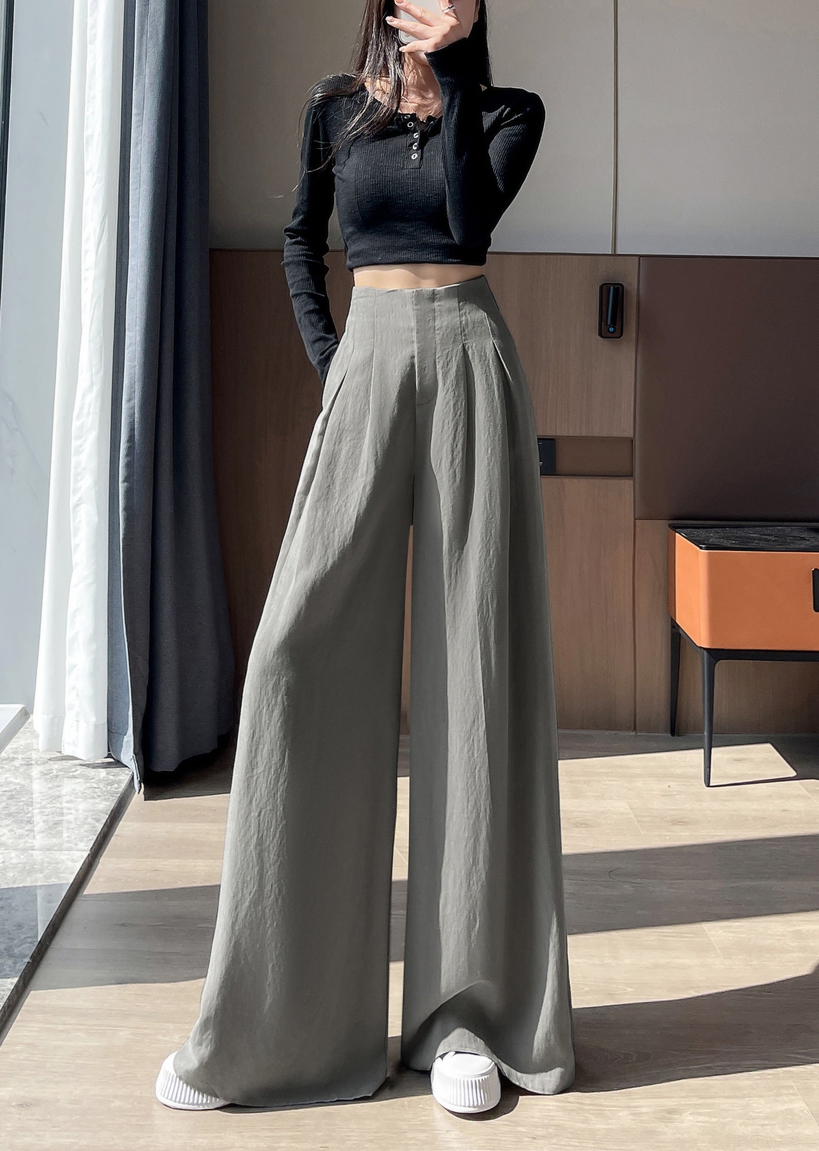 Wide-leg Trousers