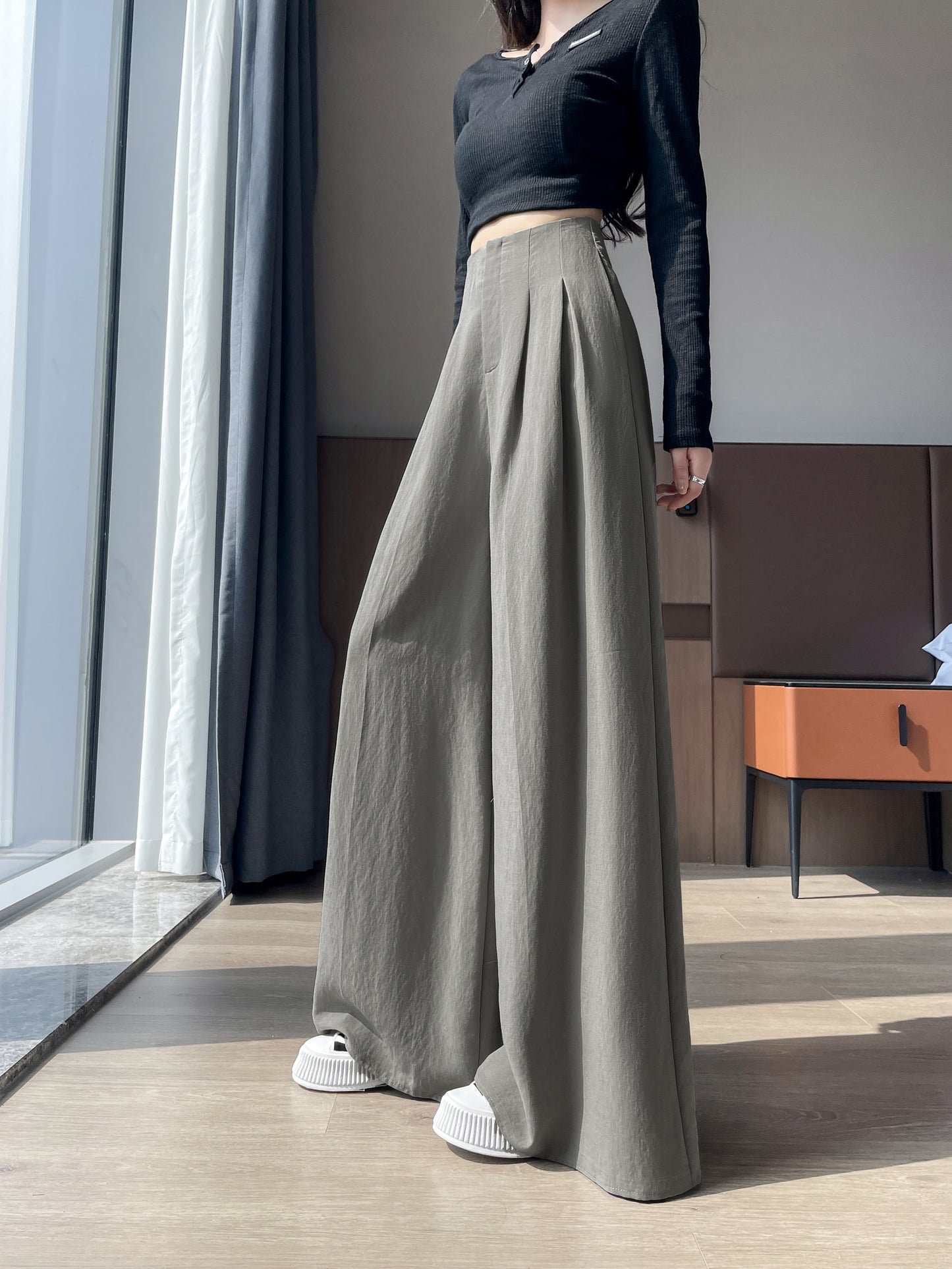 Wide-leg Trousers