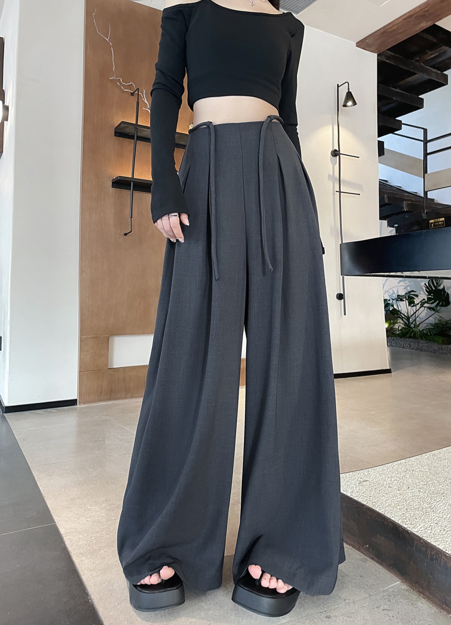 Wide-leg Pants
