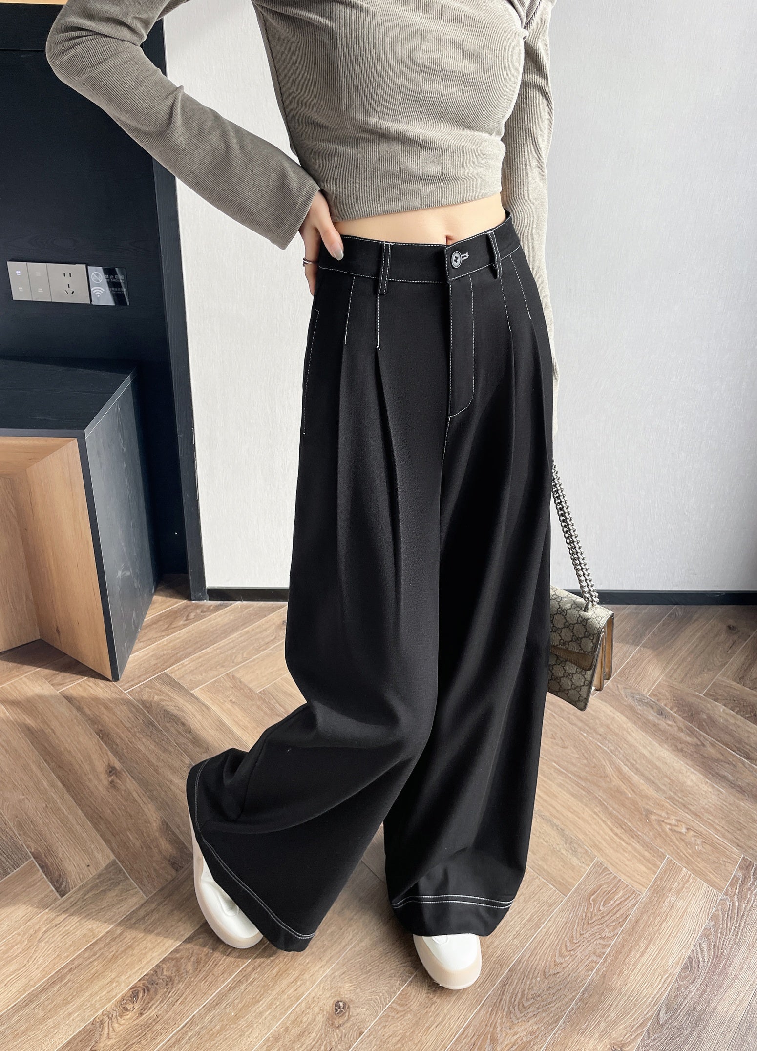 Wide-leg Trouser